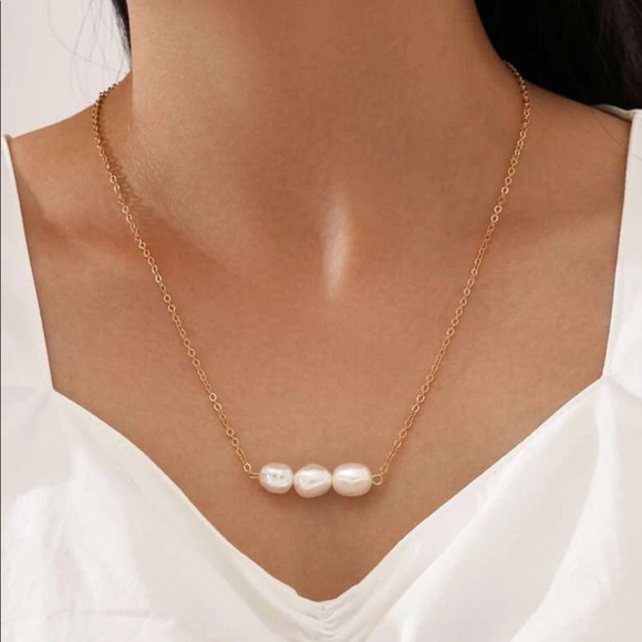 Jewelry - Faux Pearl Charm Necklace